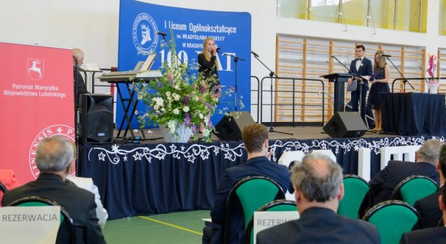 Jubileusz 100-lecia Szkoły - „Wspomnień czar” - część artystyczna podczas uroczystych obchodów Jubileuszu Szkoły